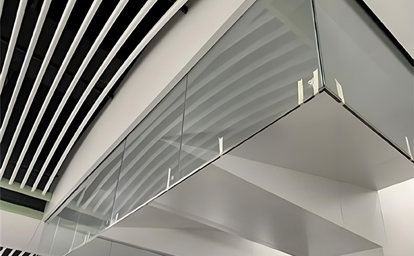 城固玻璃挡烟垂壁