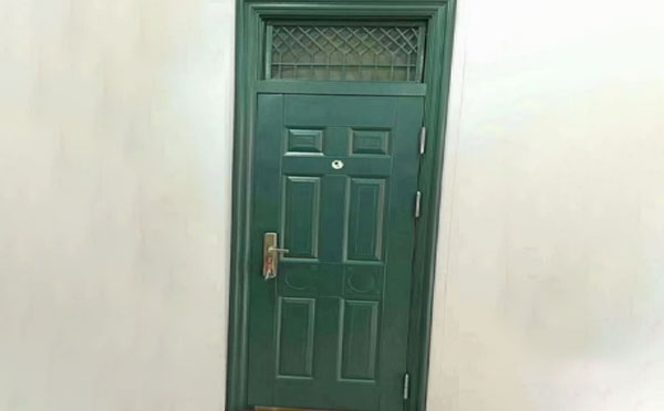 城固学校教室门