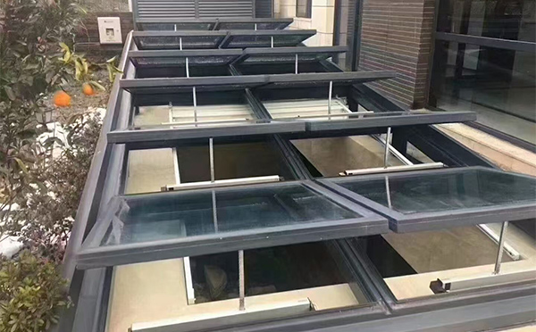 某轨道交通车辆维修车间城固排烟窗应用