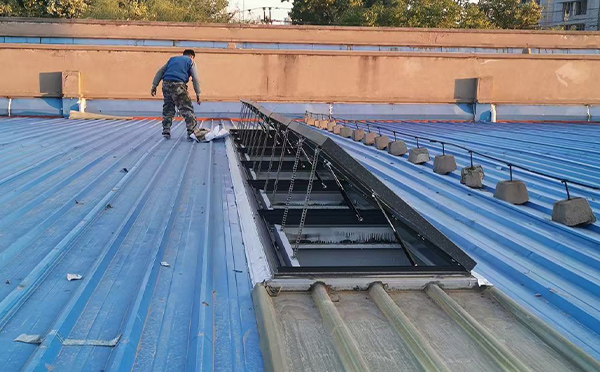 某区域性物流仓储中心城固排烟窗系统安装项目