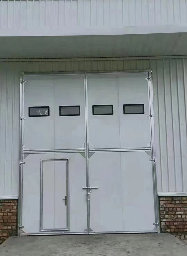 城固工业门在设备装配车间出入口的实施记录