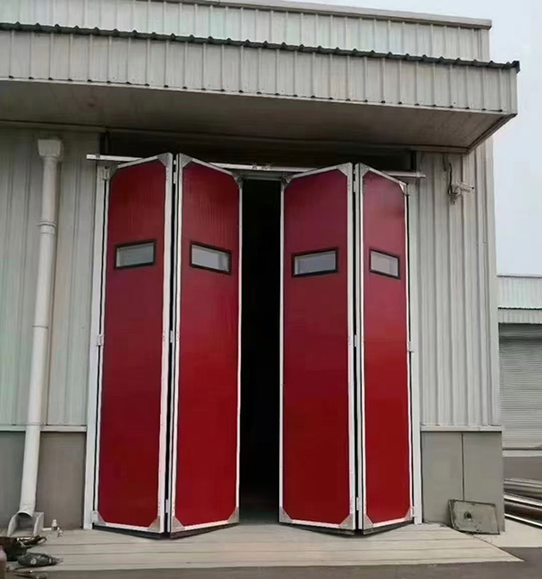 城固工业折叠门在大型装配车间出入口的应用实例 城固工业折叠门在大型装配车间出入口的应用实例