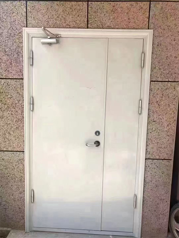 地下停车场完成防火分区门安装